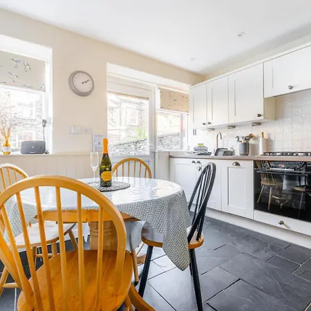 3 Bed In Ambleside Oc-Lr020 *